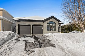 23560388_1828-heatherstone-crescent_1